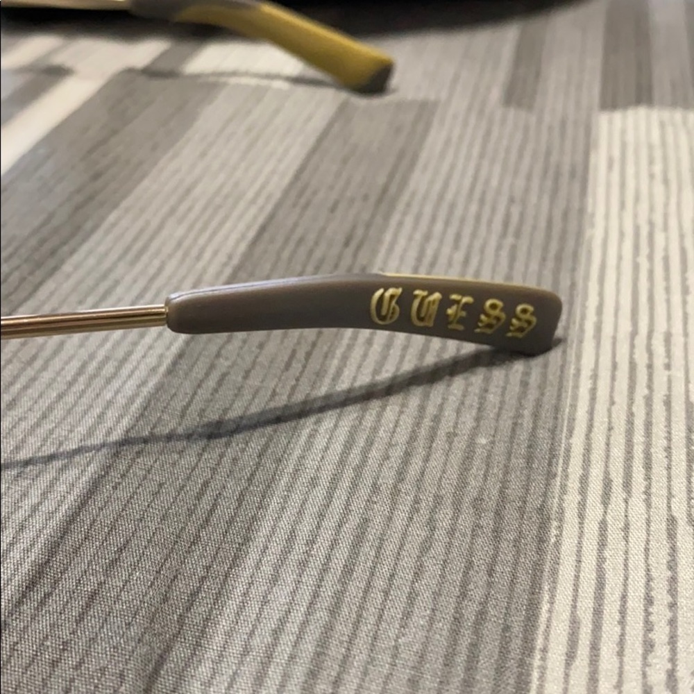 Guess - Picture 2 of 3